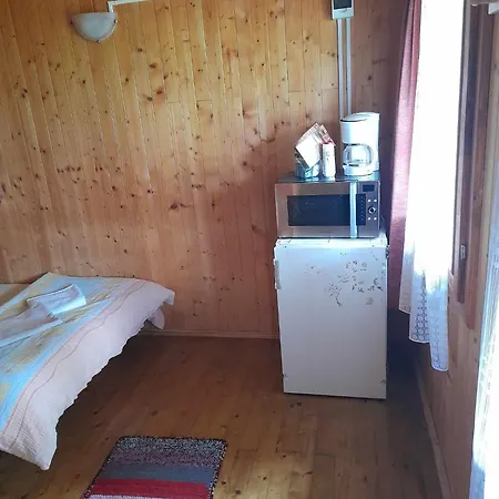 Casutele De Oaspeti Margo Vendeghazikok Campsite