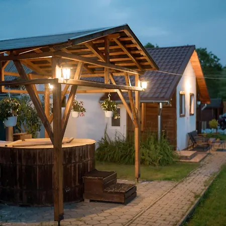 Campsite Casutele De Oaspeti Margo Vendeghazikok *